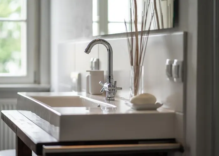 페리엔보눙 암 쿤스트투름 *