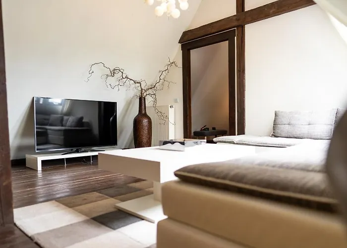 페리엔보눙 암 쿤스트투름 *