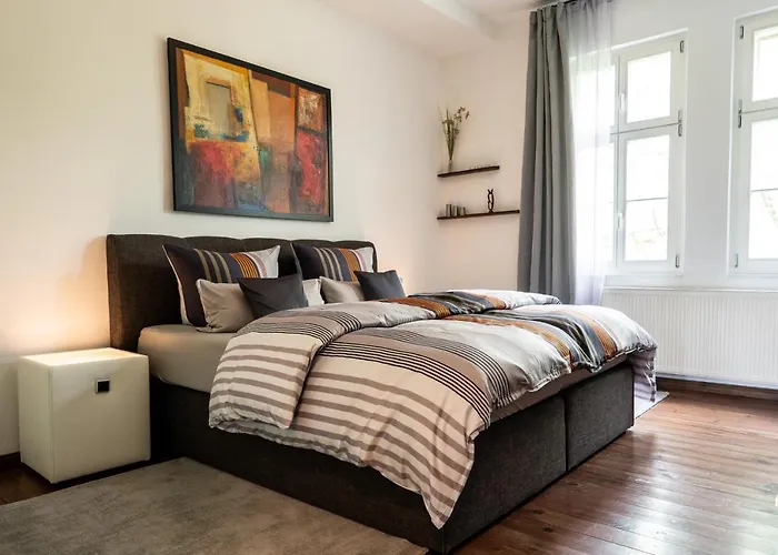 페리엔보눙 암 쿤스트투름 *