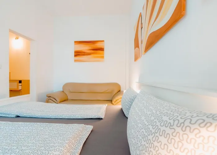 아파트 페리엔보눙 암 쿤스트투름