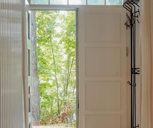 페리엔보눙 암 쿤스트투름 아파트 *