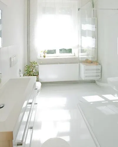 아파트 페리엔보눙 암 쿤스트투름 *